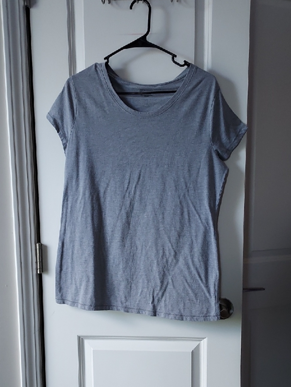 No Boundaries Women's Short-Sleeve Scoop Neck Tee - Heather Gray